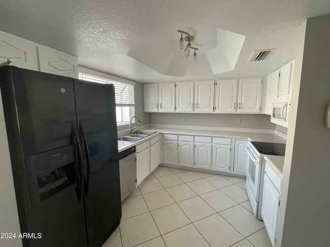 Building Photo - 456 E Silver Creek Rd