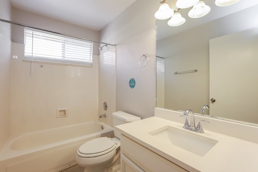 Building Photo - 4351 E Baywood Ave