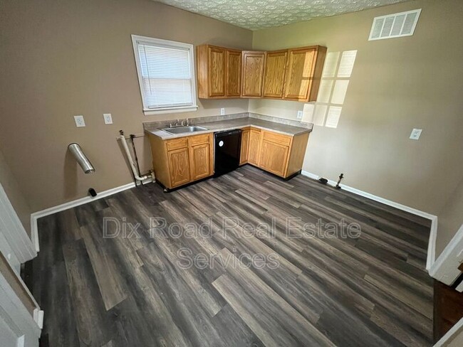 Building Photo - 1211 Azel Ave