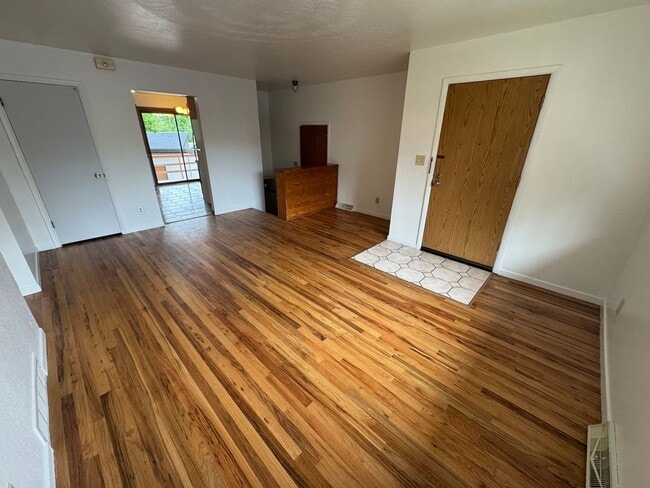 Building Photo - Spacious 3-Bed, 2-Bath Home with Included ...