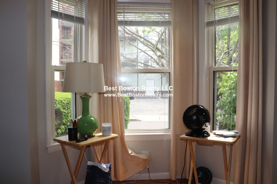 Building Photo - 9 Elmer St