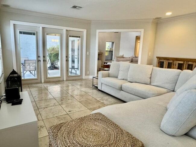 Building Photo - 10577 Santa Laguna Dr