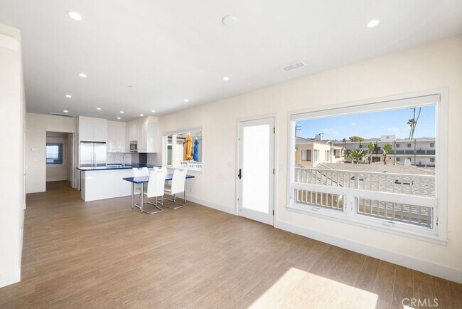 Building Photo - 376 Cliff Dr