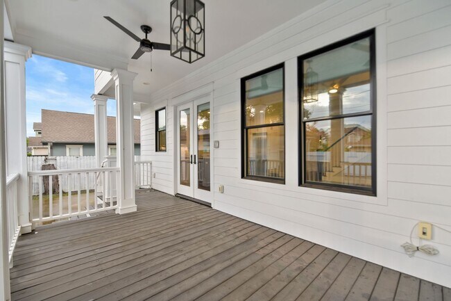 Building Photo - Luxury 3-Bed Home with Solar Panels, Tesla...