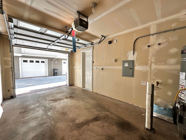 Building Photo - Beautiful, Luminous 2BR | 2.5BA in the Hea...