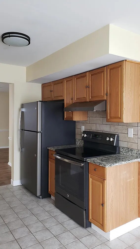 Building Photo - 17 Fieldstone Dr