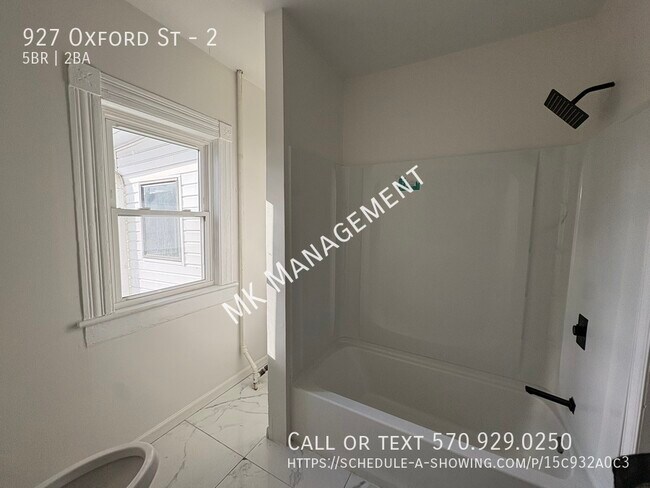 Building Photo - 927 Oxford St