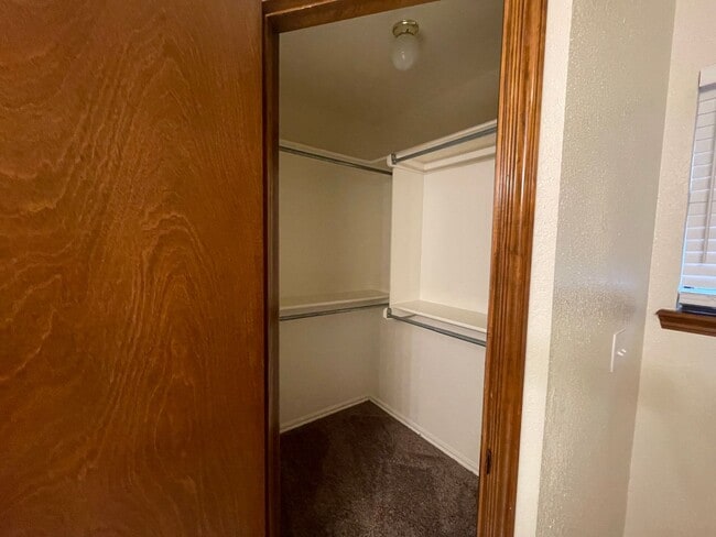 Building Photo - 621 Gyrfalcon Dr