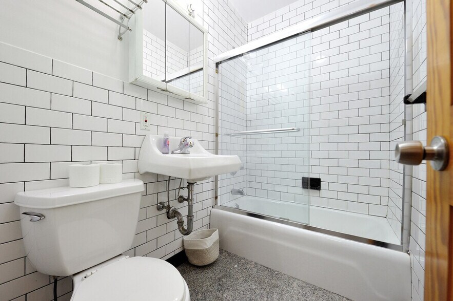 Building Photo - 232 E 64th St