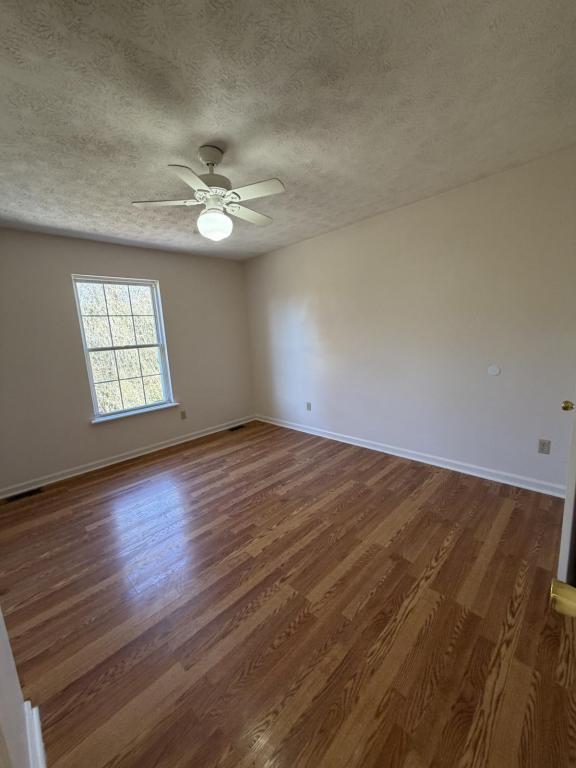 Building Photo - 427 Sara Leigh Dr