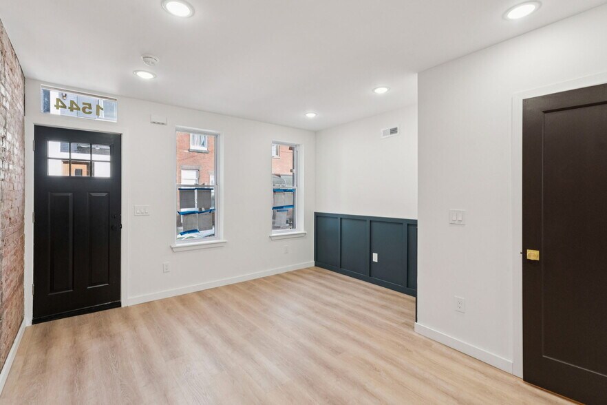 Living room - 1544 S Bambrey St