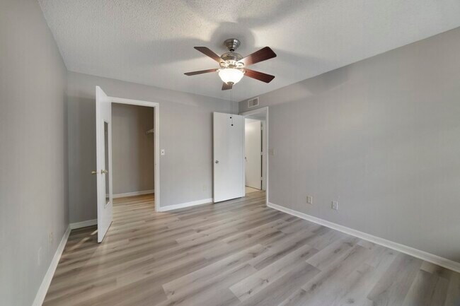 Building Photo - 6178 Westgate Dr
