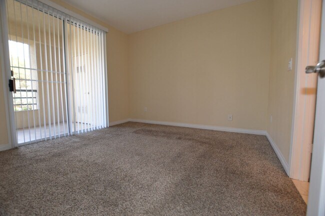 Building Photo - Meridian - Unfurnished 2 Bdrm / 2 Ba Condo - 1 1/2 Blocks off the Strip