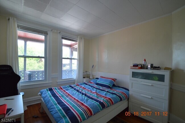 Building Photo - 83 Summit Ave