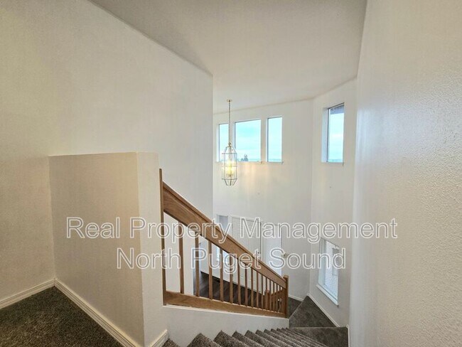 Building Photo - 5231 69th Dr NE