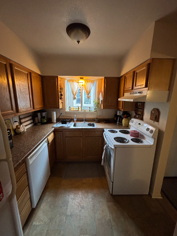Building Photo - 403 E Thunderbird Dr