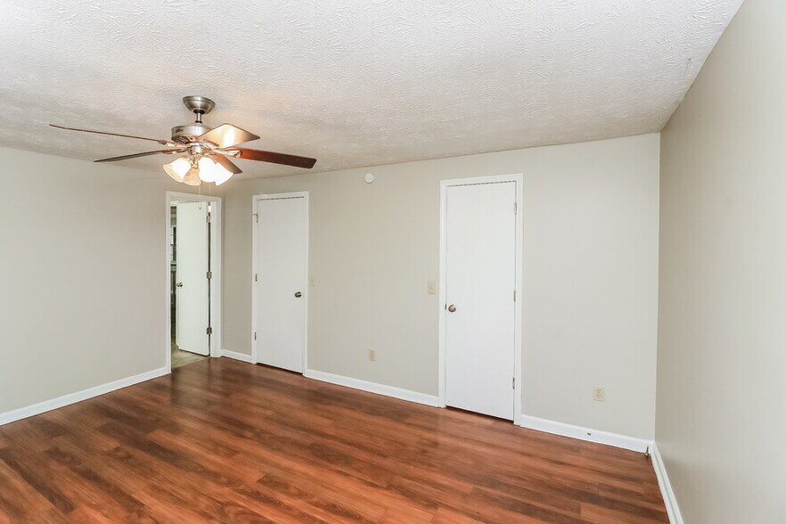 Building Photo - 4035 N Quail Dr