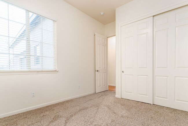 Building Photo - 3350 W Stewart Ave