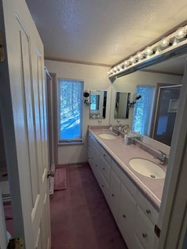 Building Photo - Tahoe Palisades Beauty