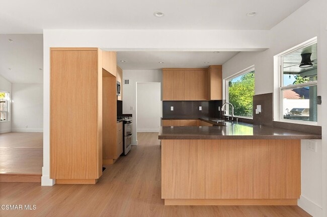 Building Photo - 84 Sunny Vista Ave