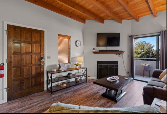 Building Photo - Beautifully Furnished 2-Bed, 2-Bath Condo ...