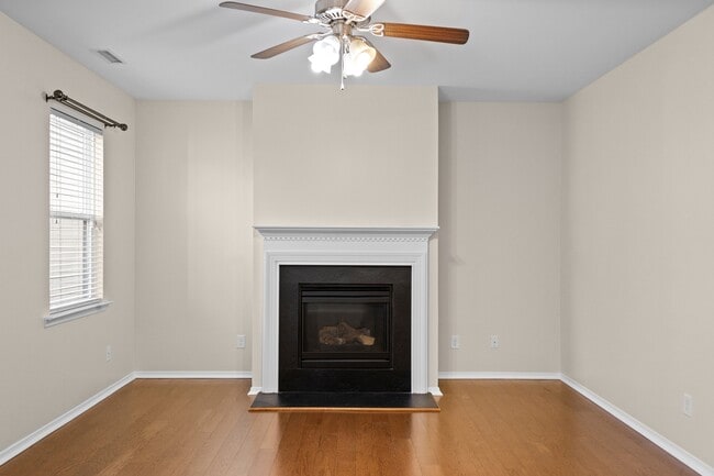 Building Photo - 5023 Lake Grove Blvd