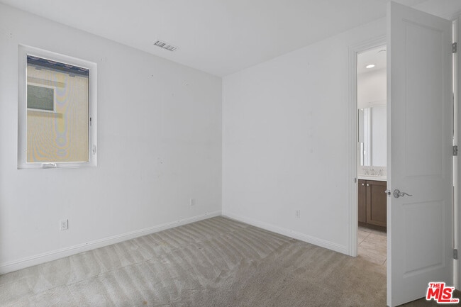 Building Photo - 20810 Spruce Cir