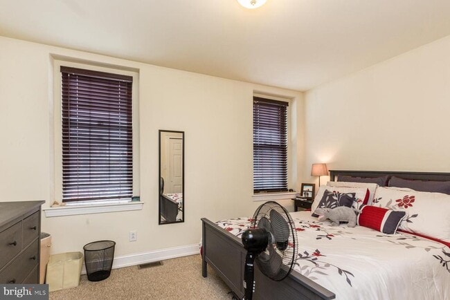 Building Photo - 916 S 25th St