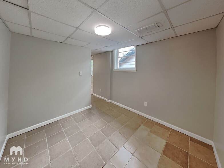 Building Photo - 5730 Deerfield Trail