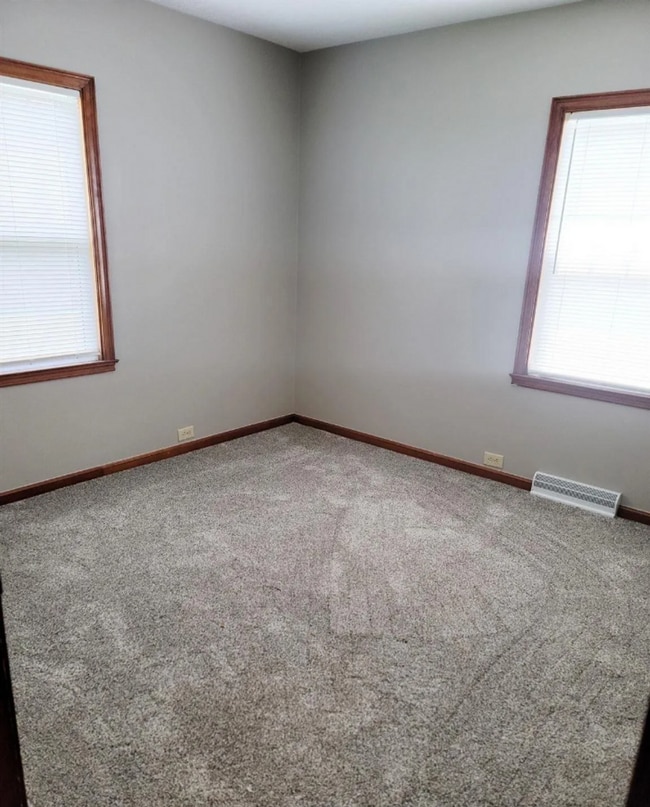 Building Photo - GREAT SILVER LAKE HOME!!