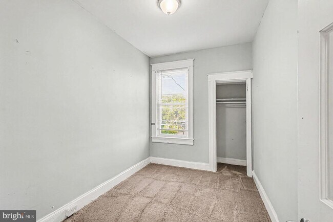 Building Photo - 409 Edgewood St