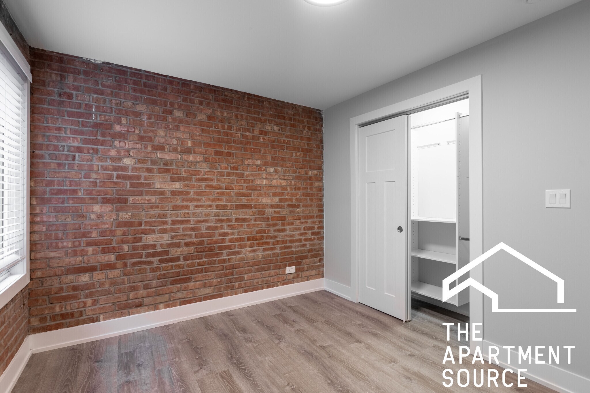 Building Photo - 1214 N La Salle Dr