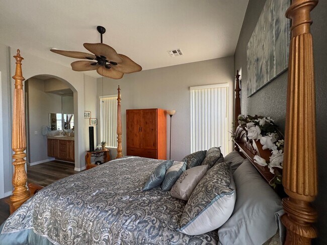 Building Photo - 3 BR Furnished w/Utilities-Vacation Rental- Laughlin Ranch