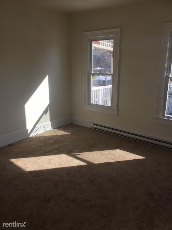 Building Photo - 3 br, 1 bath Apartment - 1 Oak St