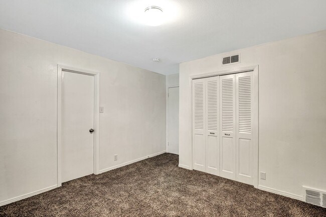 Building Photo - Newberry Drive