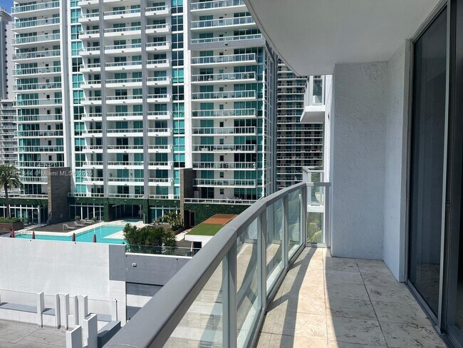 Building Photo - 1060 Brickell Ave