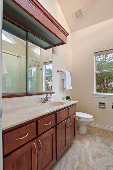 Primary bath - 500 Sinclair Dr