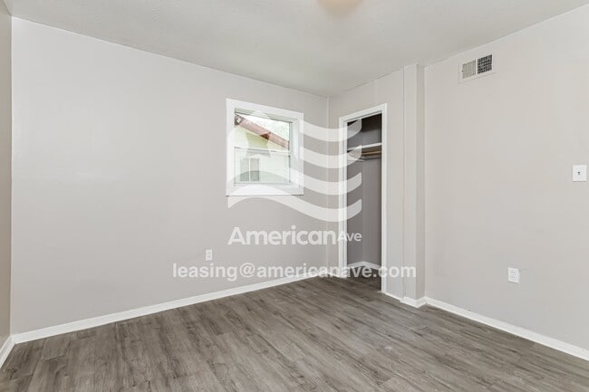 Building Photo - 422 Queen Marie Ln