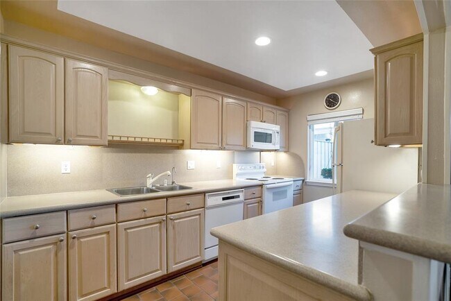 Building Photo - 5851 Doliver Dr