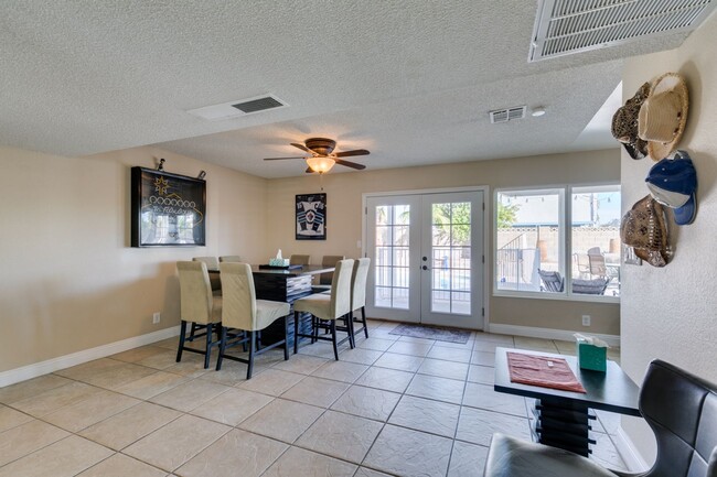 Building Photo - FULLY FURNISHED HOME*COVERED PATIO*SPARKLI...