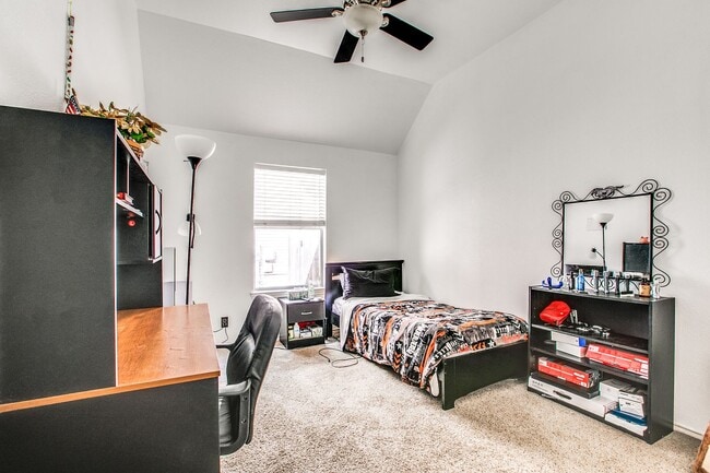 Building Photo - Charming Single Story Home In Gated Oakridge Pointe!