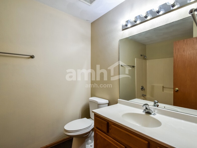 Building Photo - 10996 Meadowsweet Ln