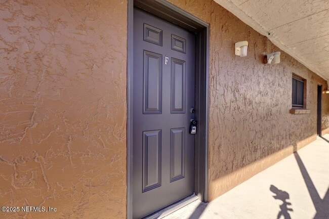 Building Photo - 400 1st St S