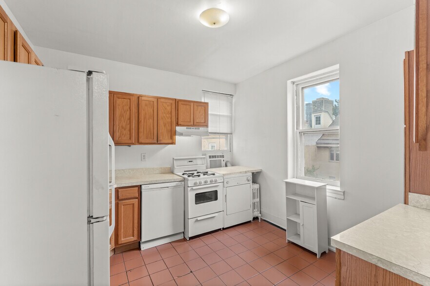Building Photo - 409 Pine St