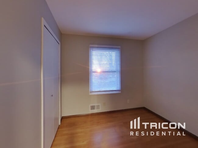 Building Photo - 3733 Hillsboro Ave N
