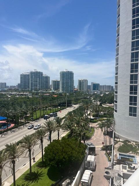 Building Photo - 15901 Collins Ave