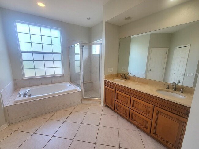 Building Photo - 7916 Roundelay Dr