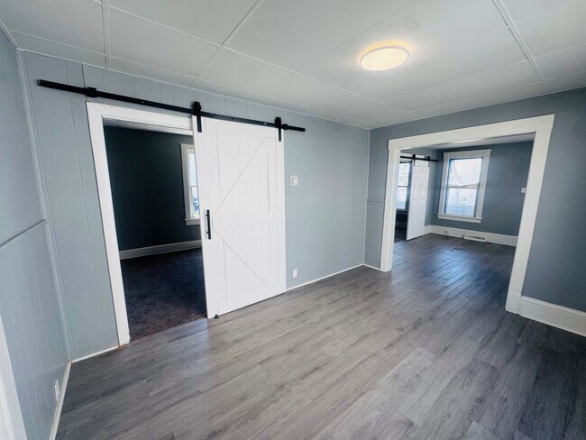 Building Photo - 3405 Roehl Ave