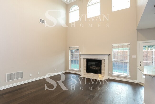 Building Photo - Lease today! No extra charge for contentment and relaxation!