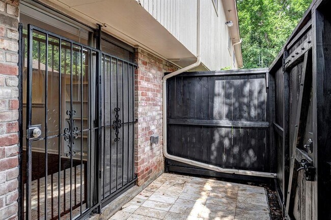 Building Photo - 1715 Moritz Dr